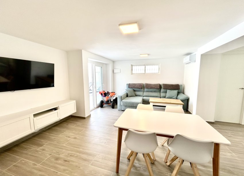Resale - Villa / House - Orihuela Costa - Villamartín