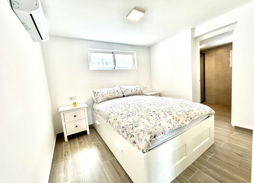 Resale - Villa / House - Orihuela Costa - Villamartín