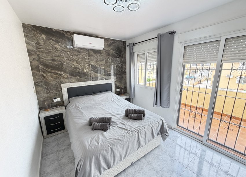 Resale - Villa / House - Orihuela Costa - Villamartín