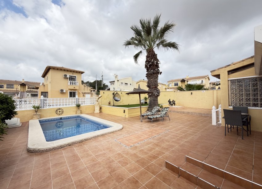 Resale - Villa / House - Orihuela Costa - Villamartín