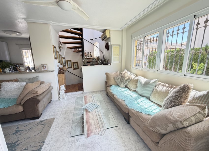 Resale - Villa / House - Orihuela Costa - Villamartín