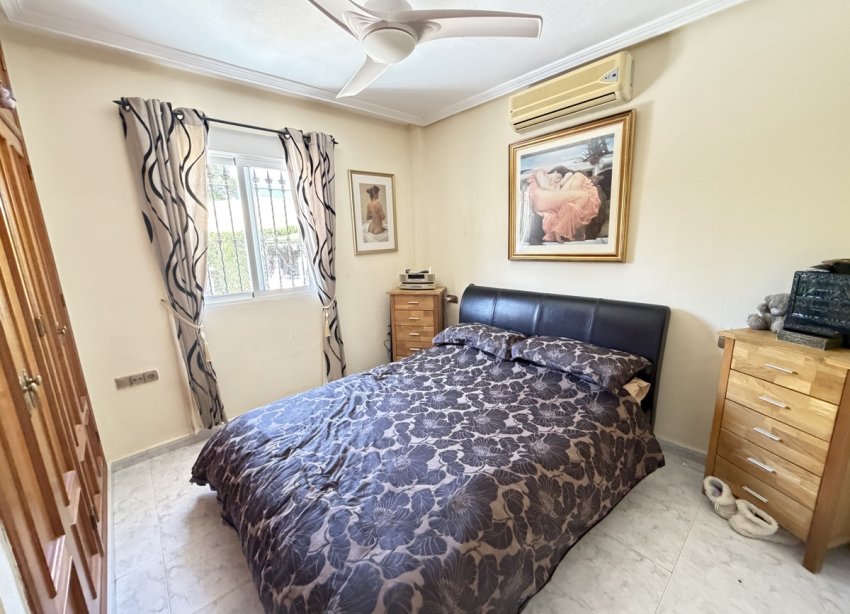 Resale - Villa / House - Orihuela Costa - Villamartín