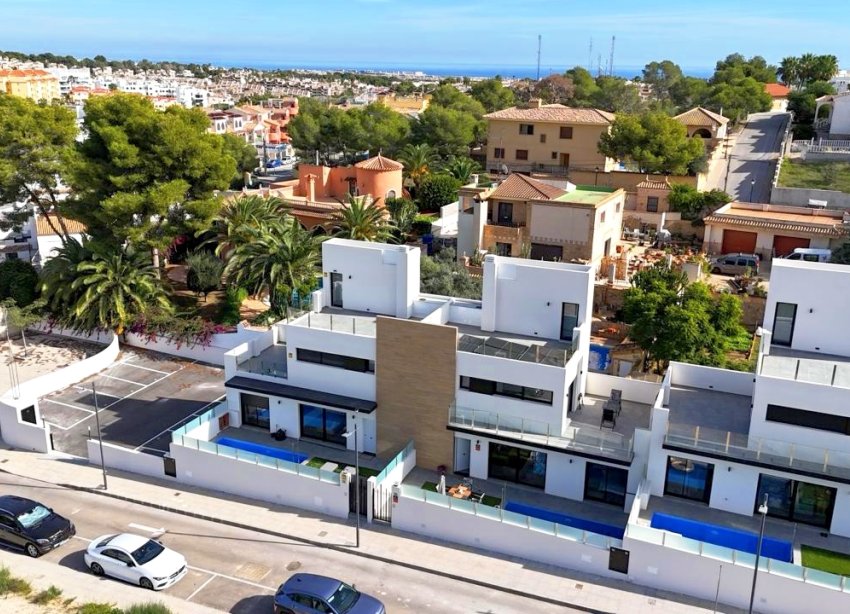 Resale - Villa / House - Orihuela Costa - Villamartín