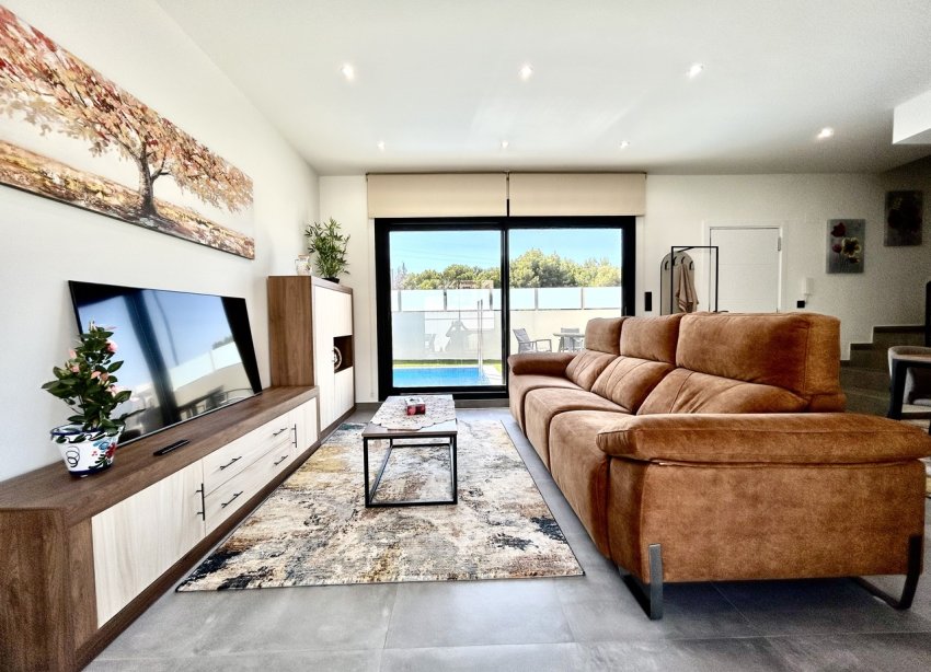 Resale - Villa / House - Orihuela Costa - Villamartín