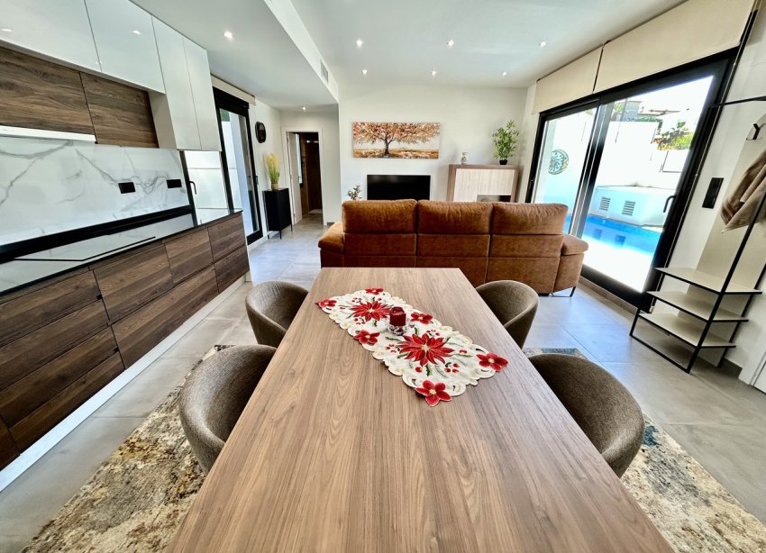 Resale - Villa / House - Orihuela Costa - Villamartín