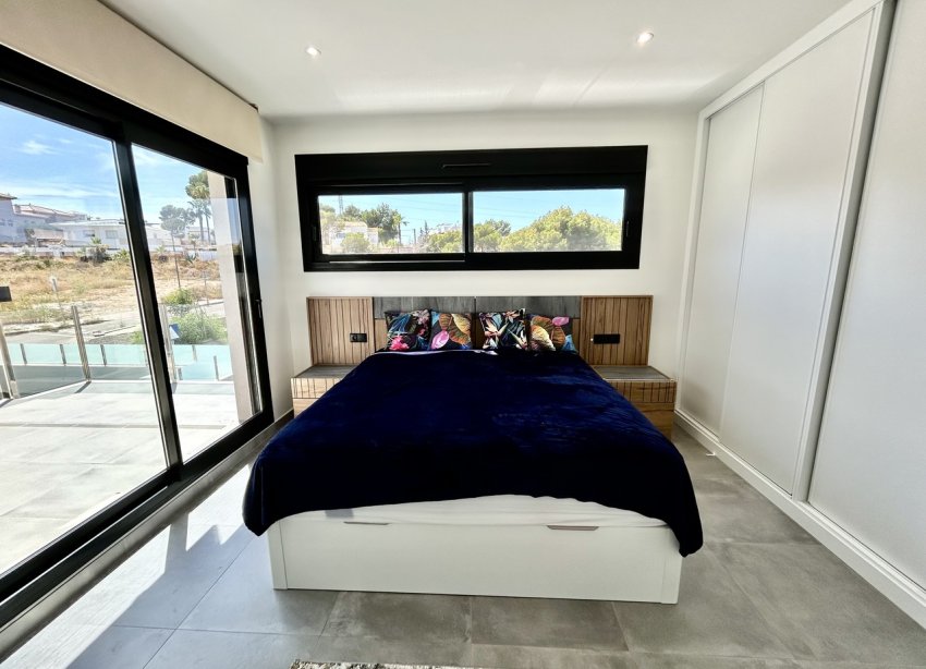 Resale - Villa / House - Orihuela Costa - Villamartín