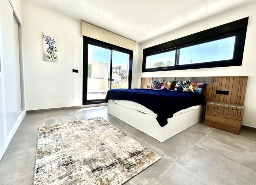 Resale - Villa / House - Orihuela Costa - Villamartín