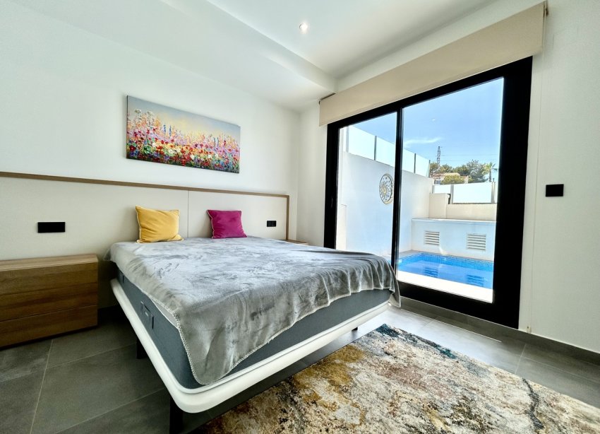 Resale - Villa / House - Orihuela Costa - Villamartín