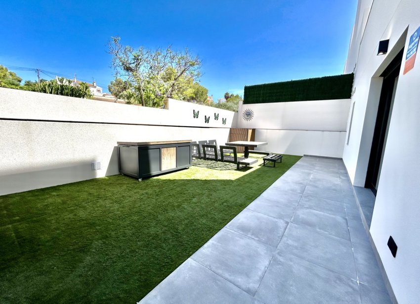 Resale - Villa / House - Orihuela Costa - Villamartín