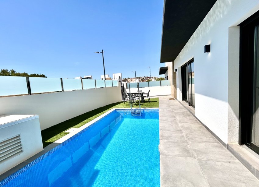 Resale - Villa / House - Orihuela Costa - Villamartín