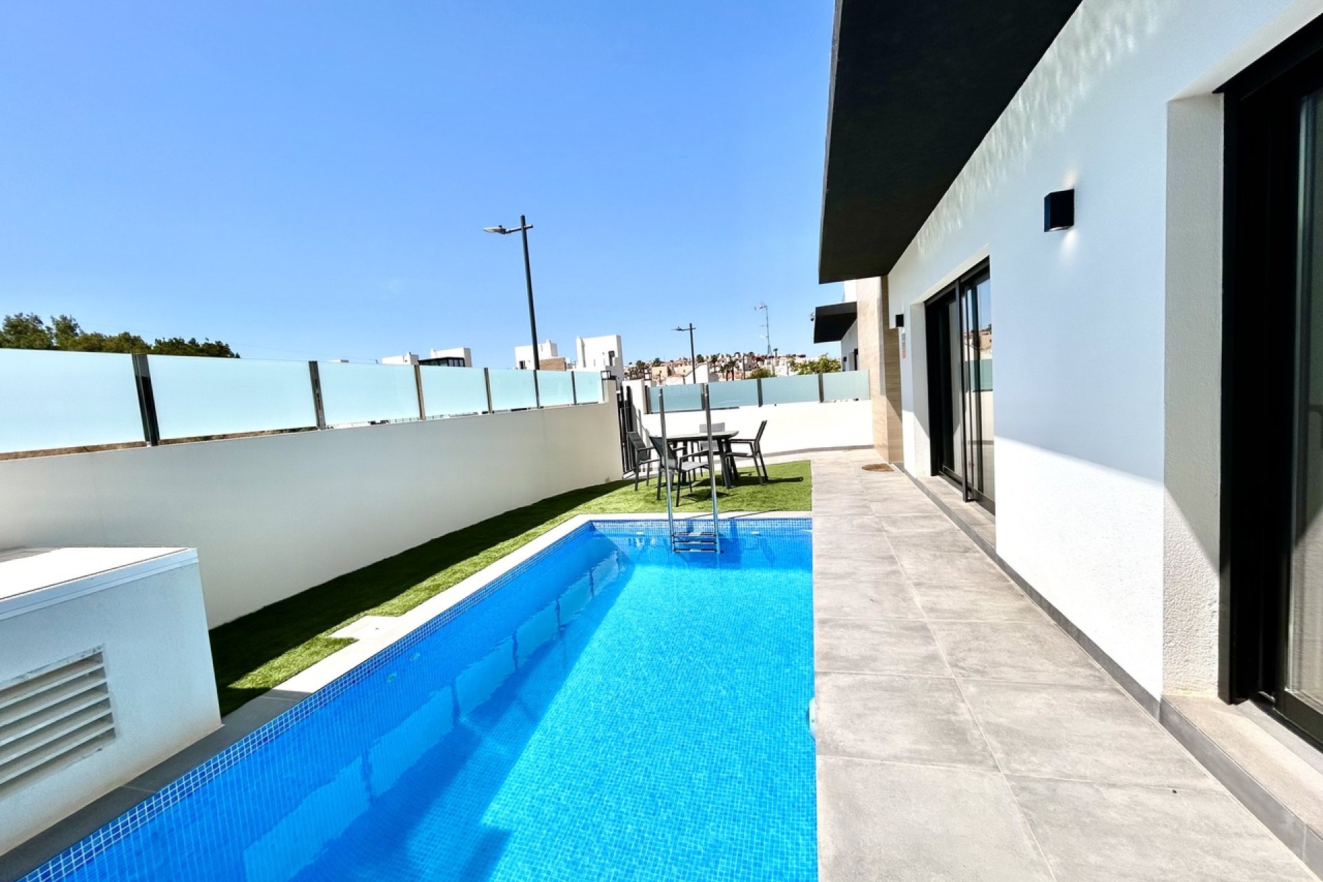 Resale - Villa / House - Orihuela Costa - Villamartín