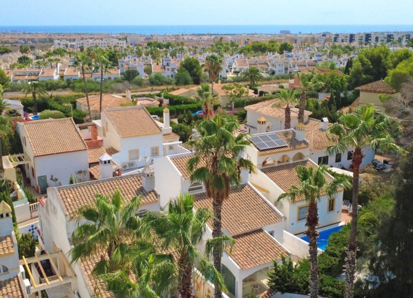 Resale - Villa / House - Orihuela Costa - Villamartín