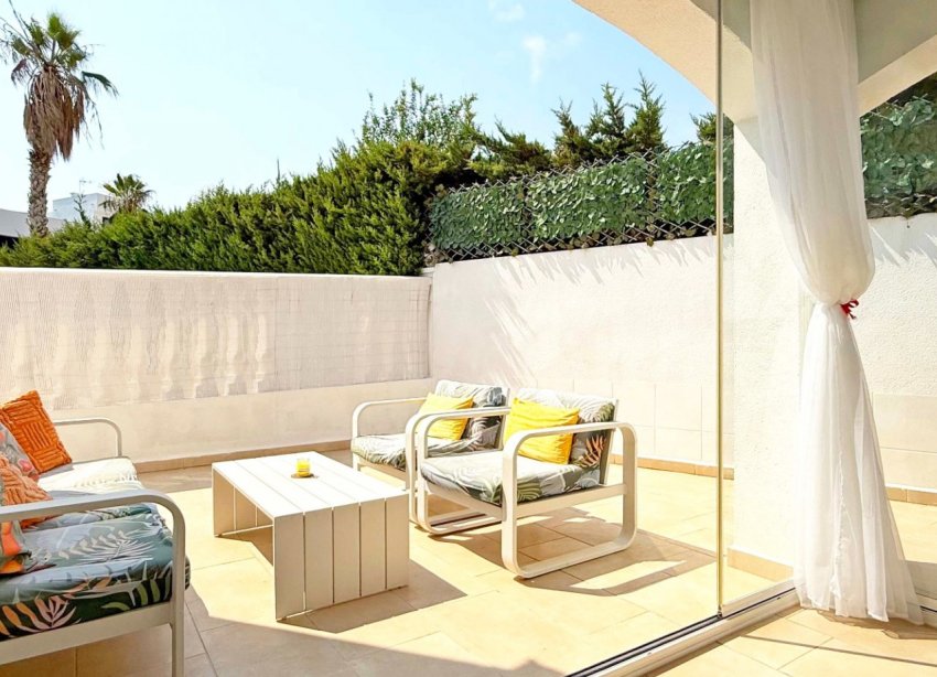 Resale - Villa / House - Orihuela Costa - Villamartín