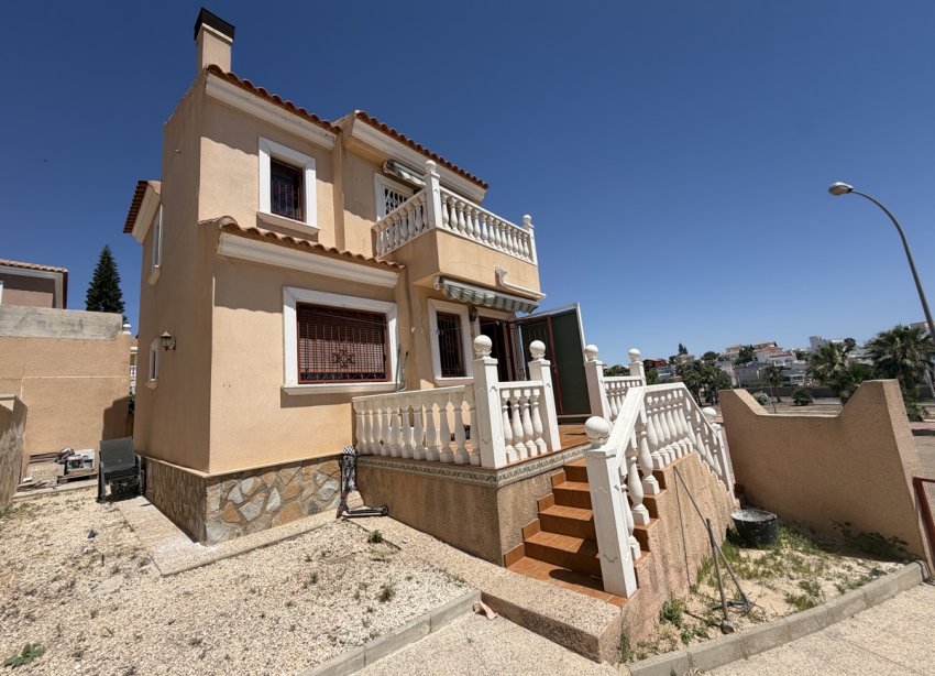 Resale - Villa / House - Orihuela Costa - Villamartín