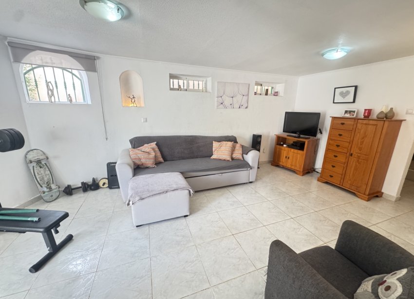 Resale - Villa / House - Orihuela Costa - Villamartín