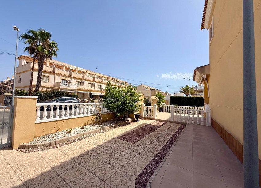 Resale - Villa / House - Orihuela Costa - Villamartín