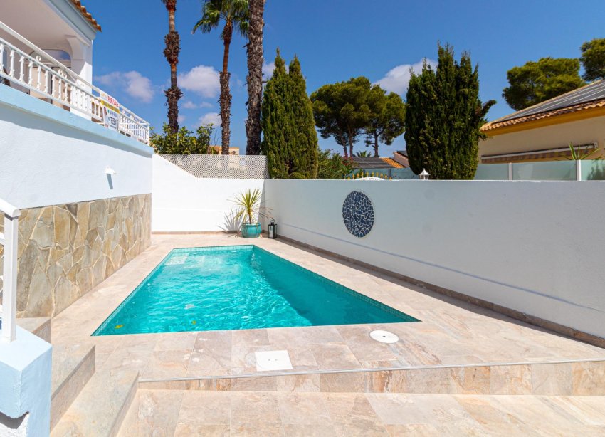 Resale - Villa / House - Orihuela Costa - Villamartín