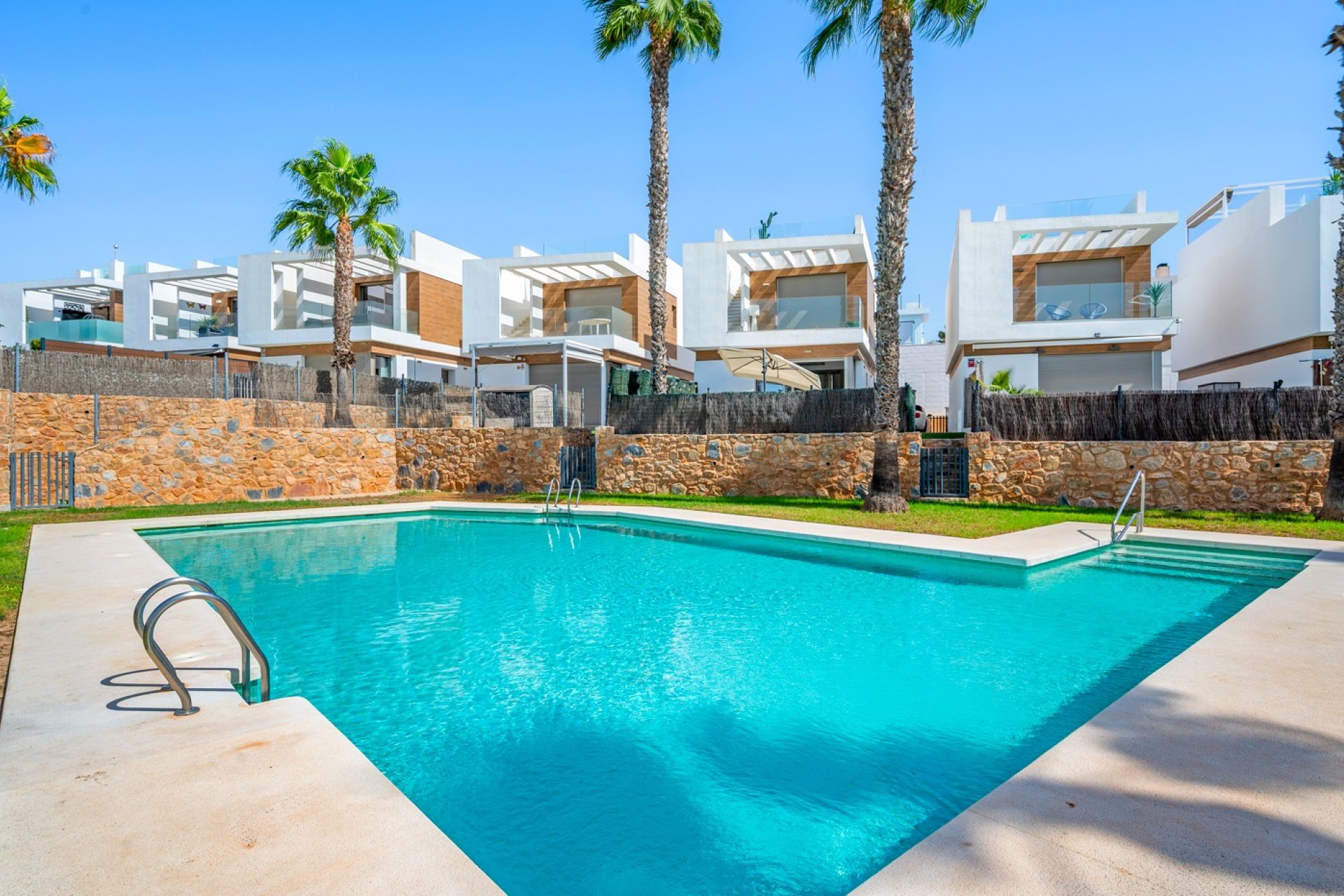 Resale - Villa / House - Orihuela Costa - Villamartín