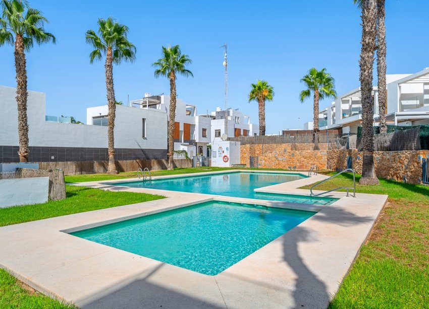 Resale - Villa / House - Orihuela Costa - Villamartín