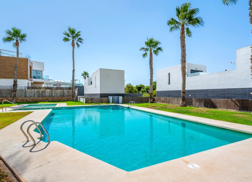 Resale - Villa / House - Orihuela Costa - Villamartín