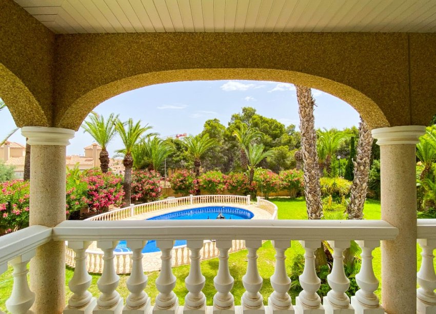 Resale - Villa / House - Orihuela Costa - Villamartín