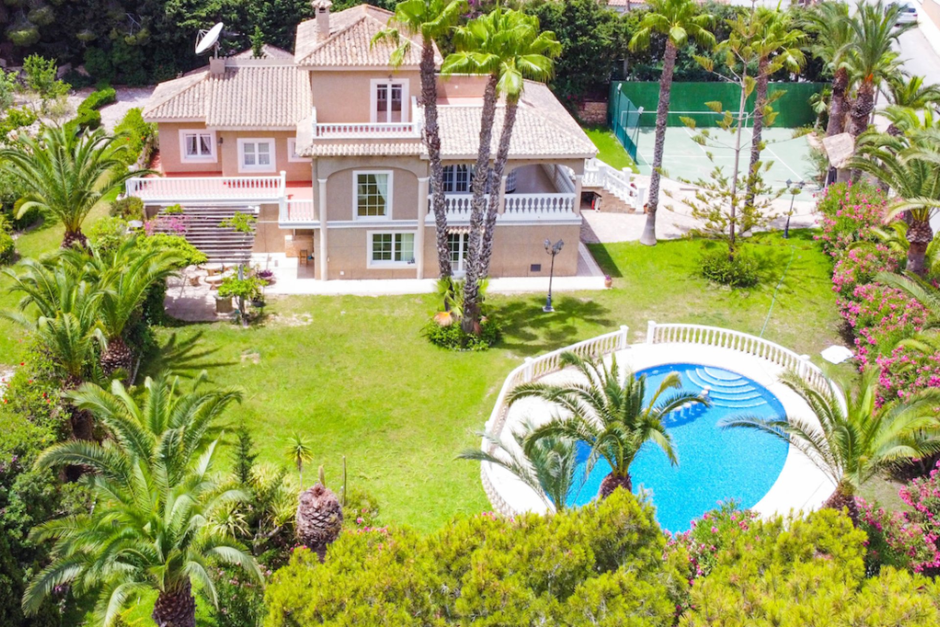 Resale - Villa / House - Orihuela Costa - Villamartín