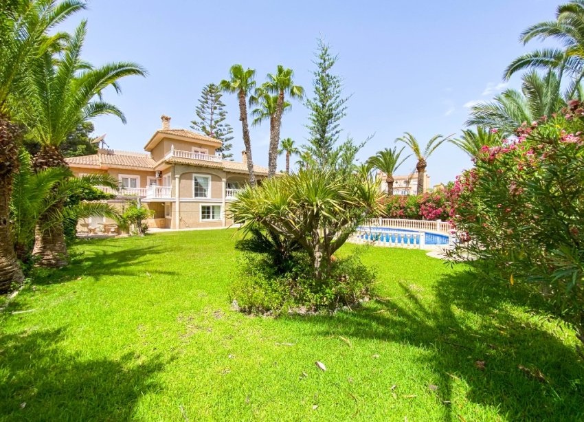 Resale - Villa / House - Orihuela Costa - Villamartín