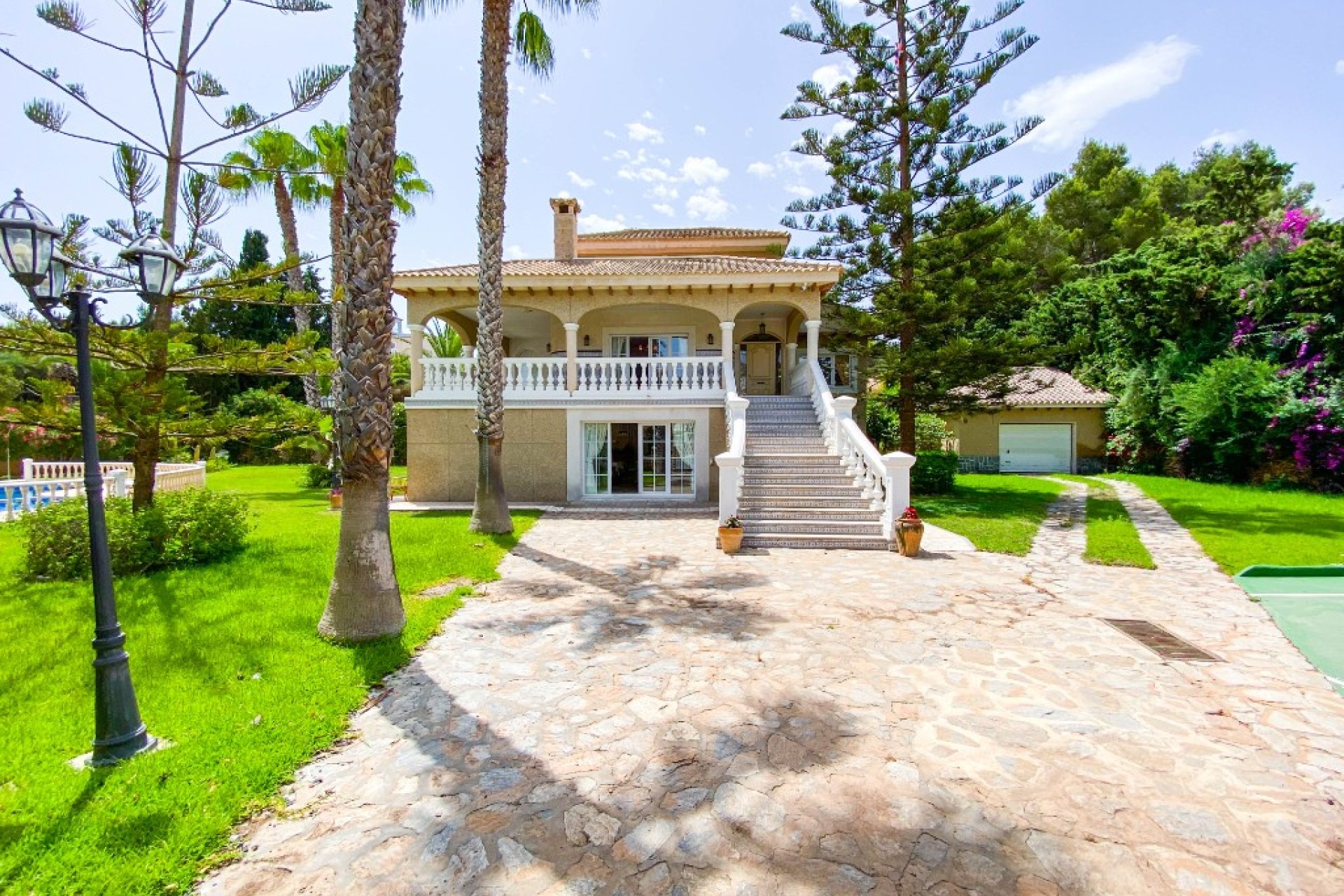 Resale - Villa / House - Orihuela Costa - Villamartín