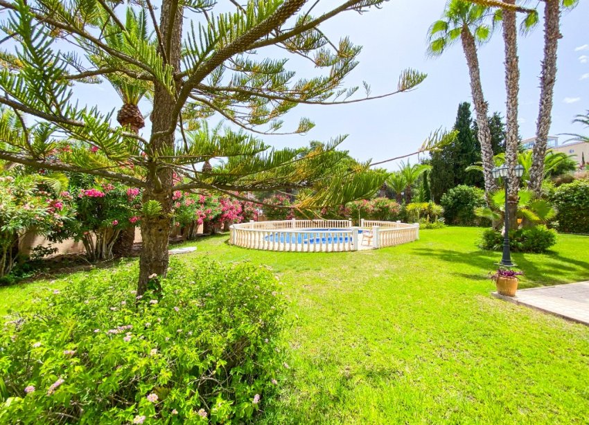 Resale - Villa / House - Orihuela Costa - Villamartín