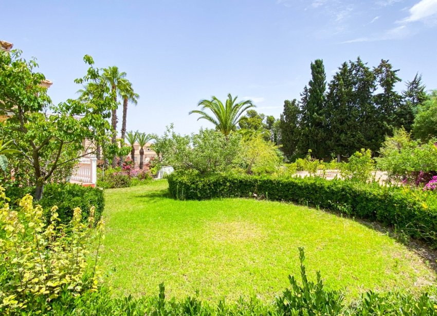 Resale - Villa / House - Orihuela Costa - Villamartín