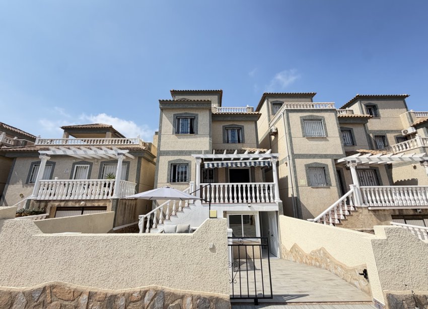 Resale - Villa / House - Orihuela Costa - Villamartín