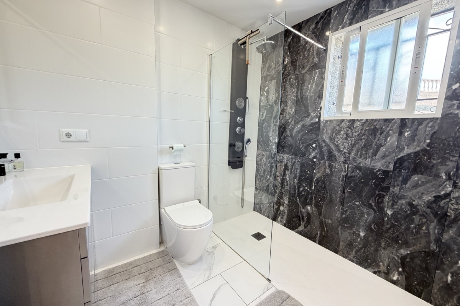 Resale - Villa / House - Orihuela Costa - Villamartín