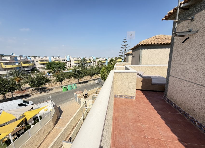 Resale - Villa / House - Orihuela Costa - Villamartín