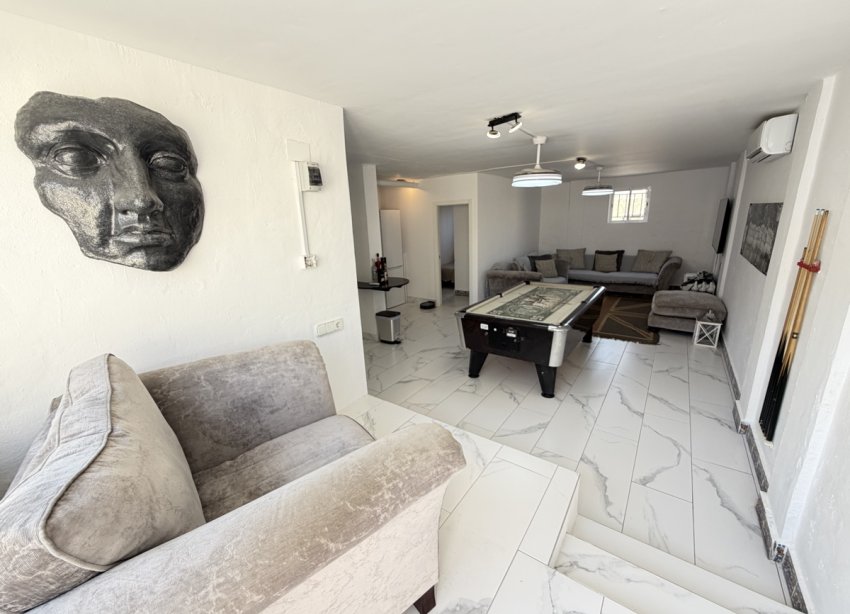 Resale - Villa / House - Orihuela Costa - Villamartín