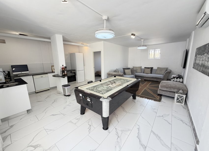 Resale - Villa / House - Orihuela Costa - Villamartín