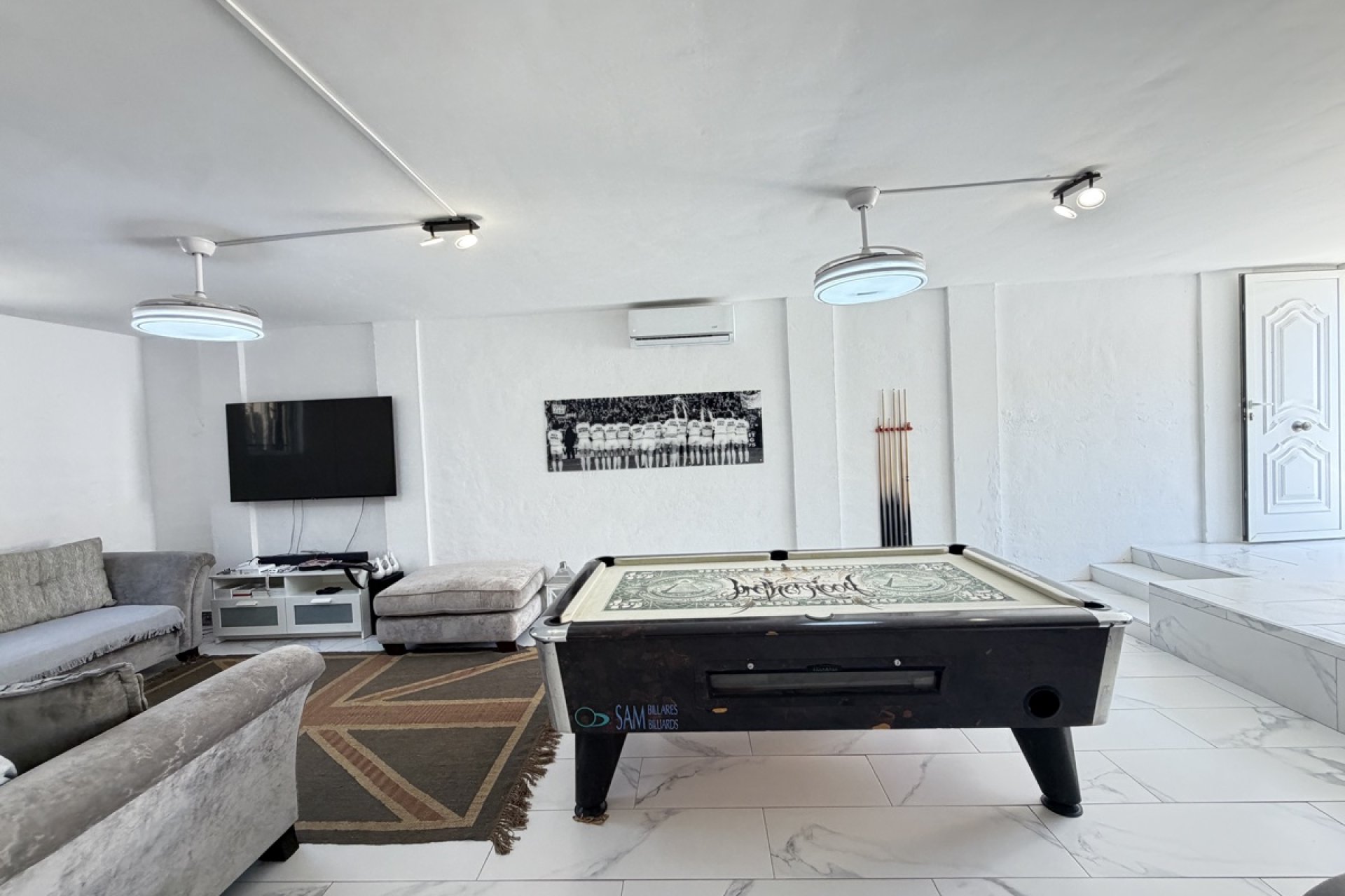 Resale - Villa / House - Orihuela Costa - Villamartín