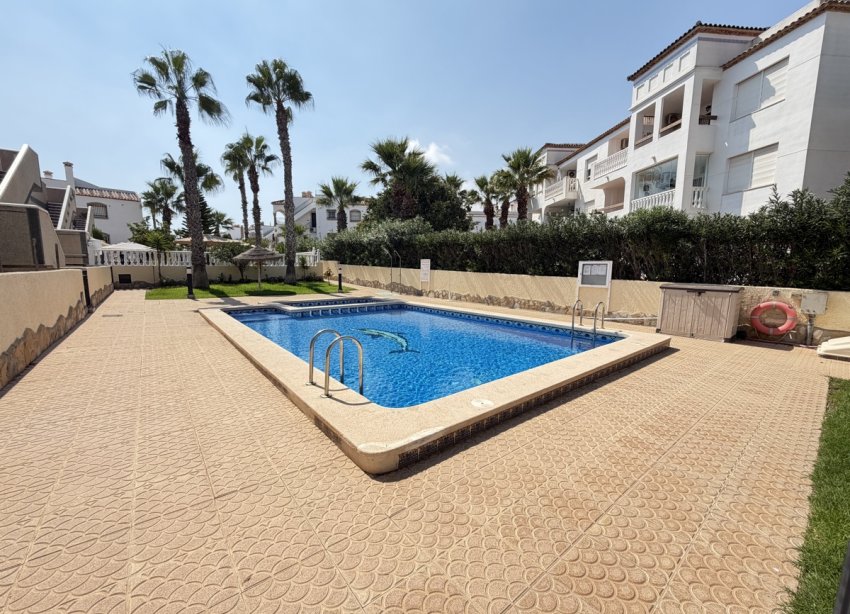 Resale - Villa / House - Orihuela Costa - Villamartín