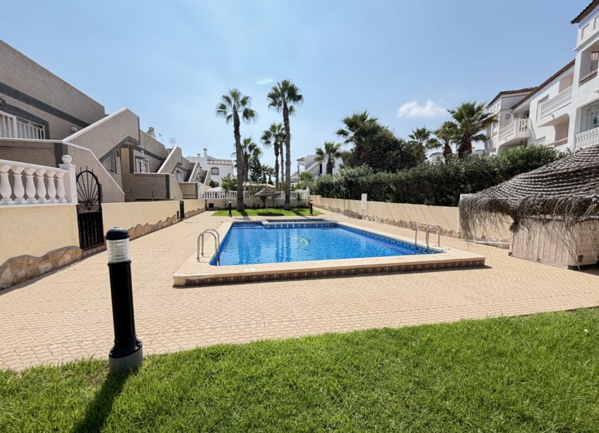 Resale - Villa / House - Orihuela Costa - Villamartín