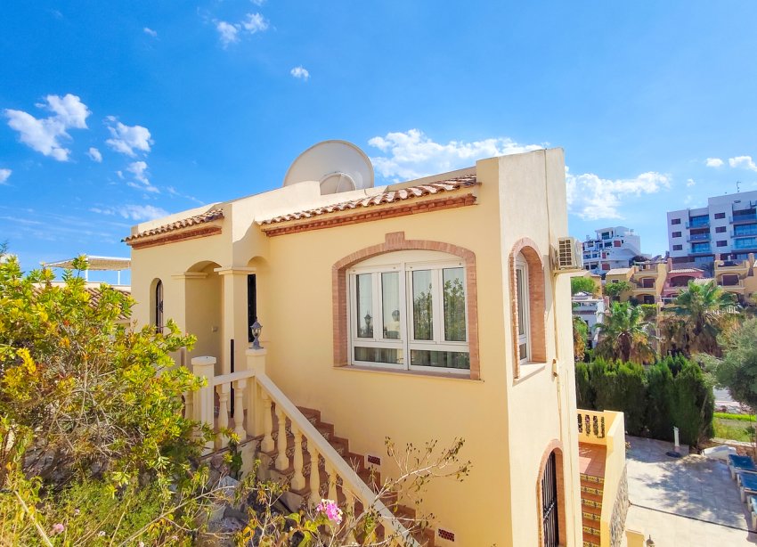 Resale - Villa / House - Orihuela Costa - Villamartín