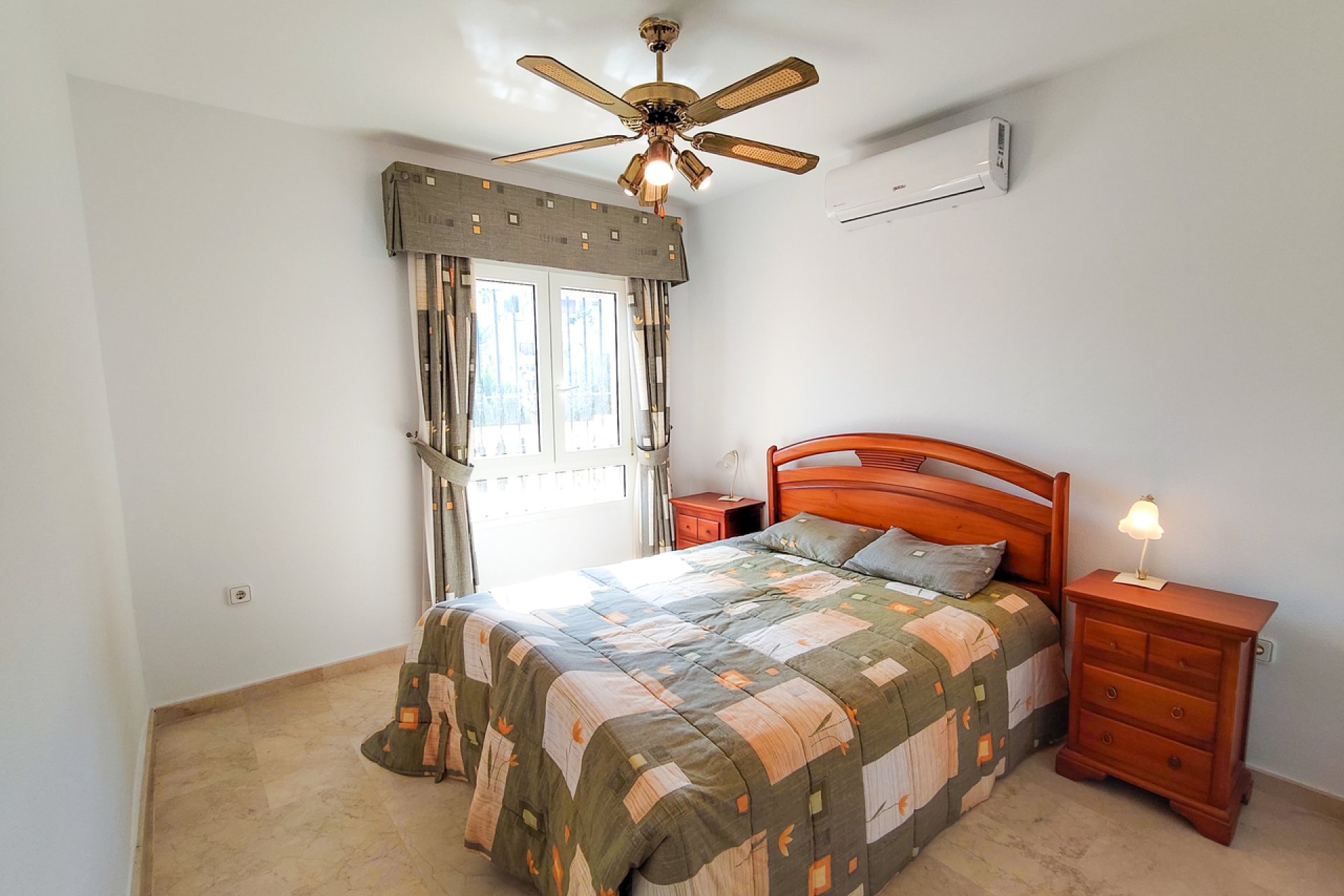 Resale - Villa / House - Orihuela Costa - Villamartín