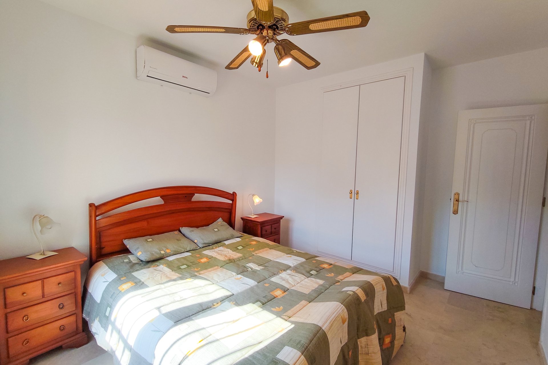 Resale - Villa / House - Orihuela Costa - Villamartín