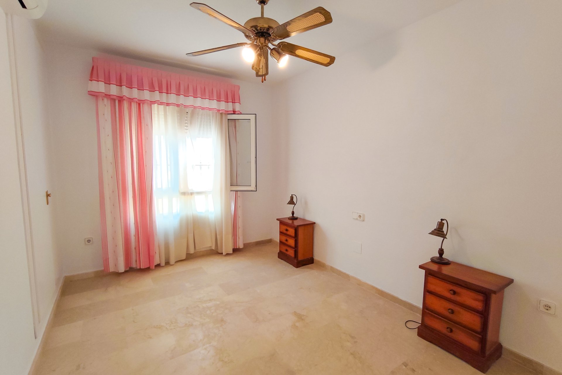 Resale - Villa / House - Orihuela Costa - Villamartín