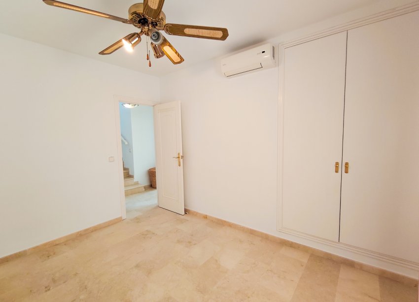 Resale - Villa / House - Orihuela Costa - Villamartín