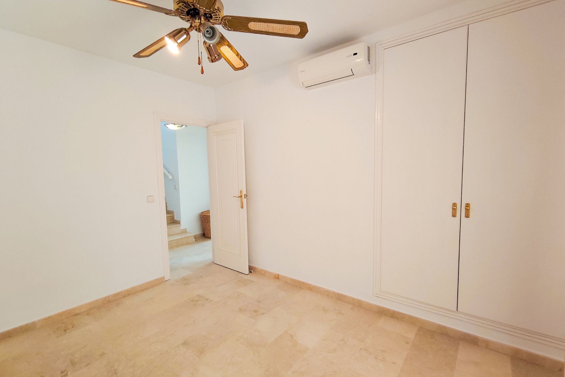 Resale - Villa / House - Orihuela Costa - Villamartín