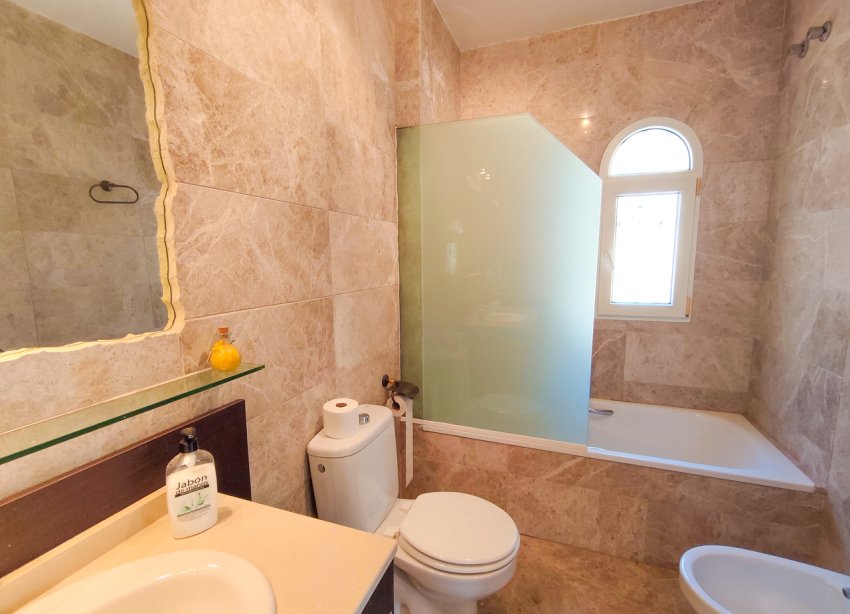 Resale - Villa / House - Orihuela Costa - Villamartín