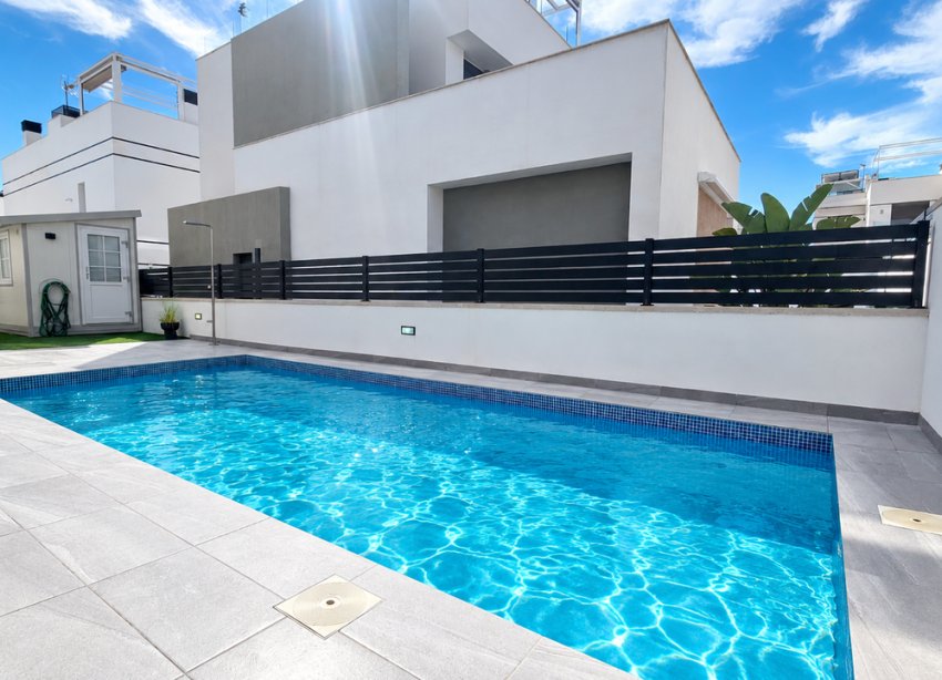 Resale - Villa / House - Orihuela Costa - Villamartín