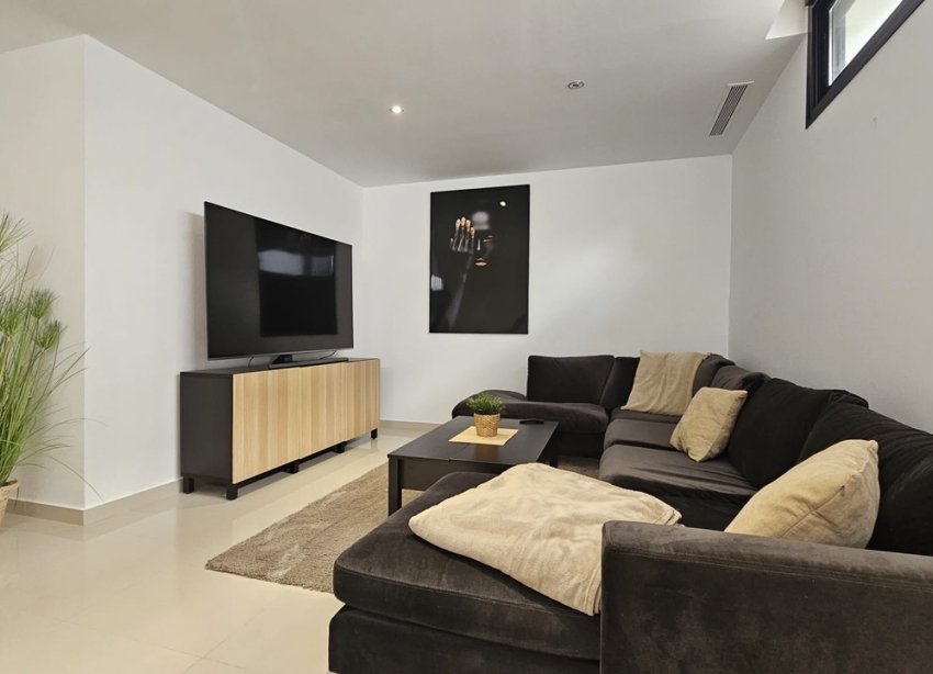 Resale - Villa / House - Orihuela Costa - Villamartín
