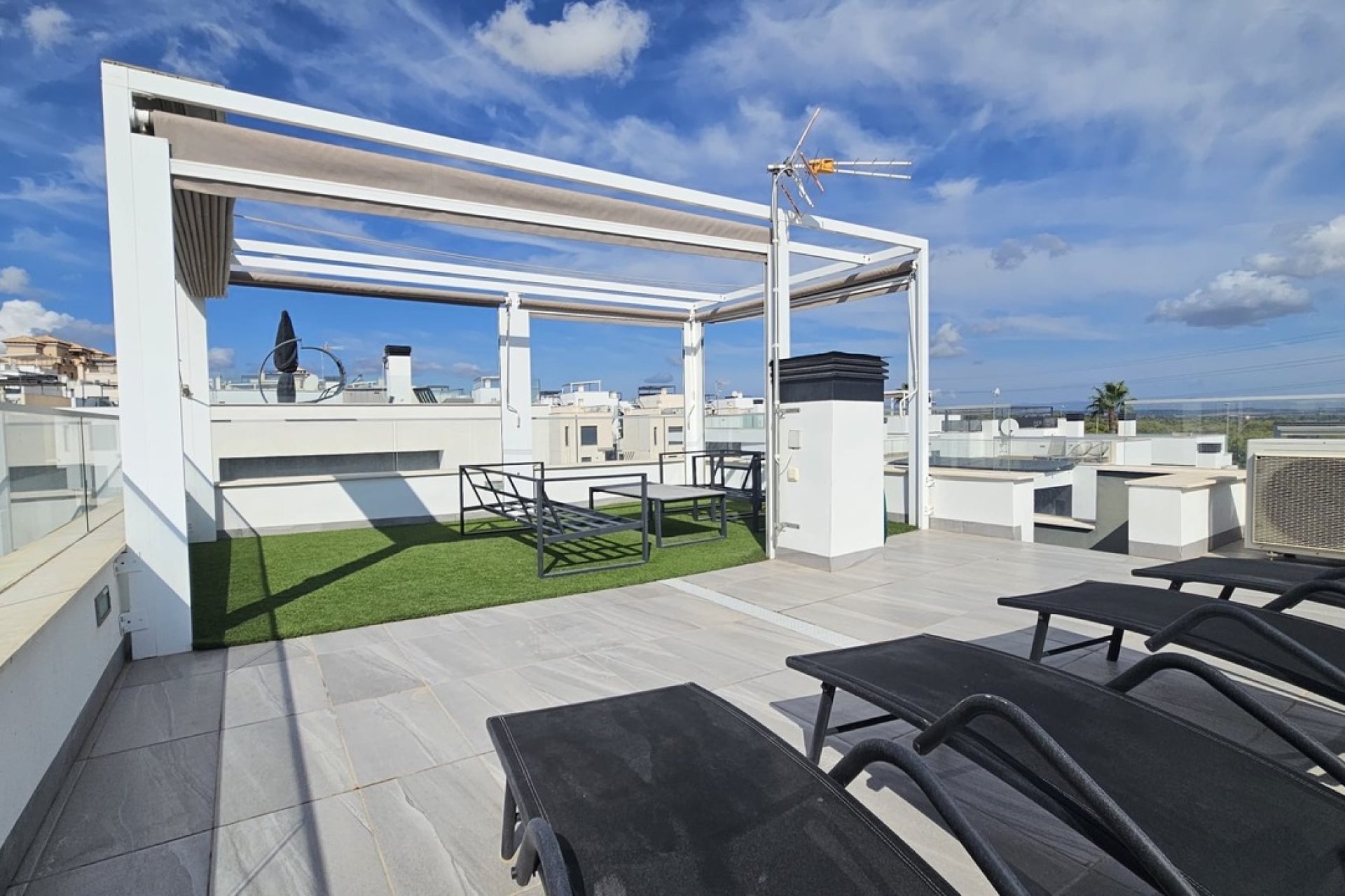 Resale - Villa / House - Orihuela Costa - Villamartín