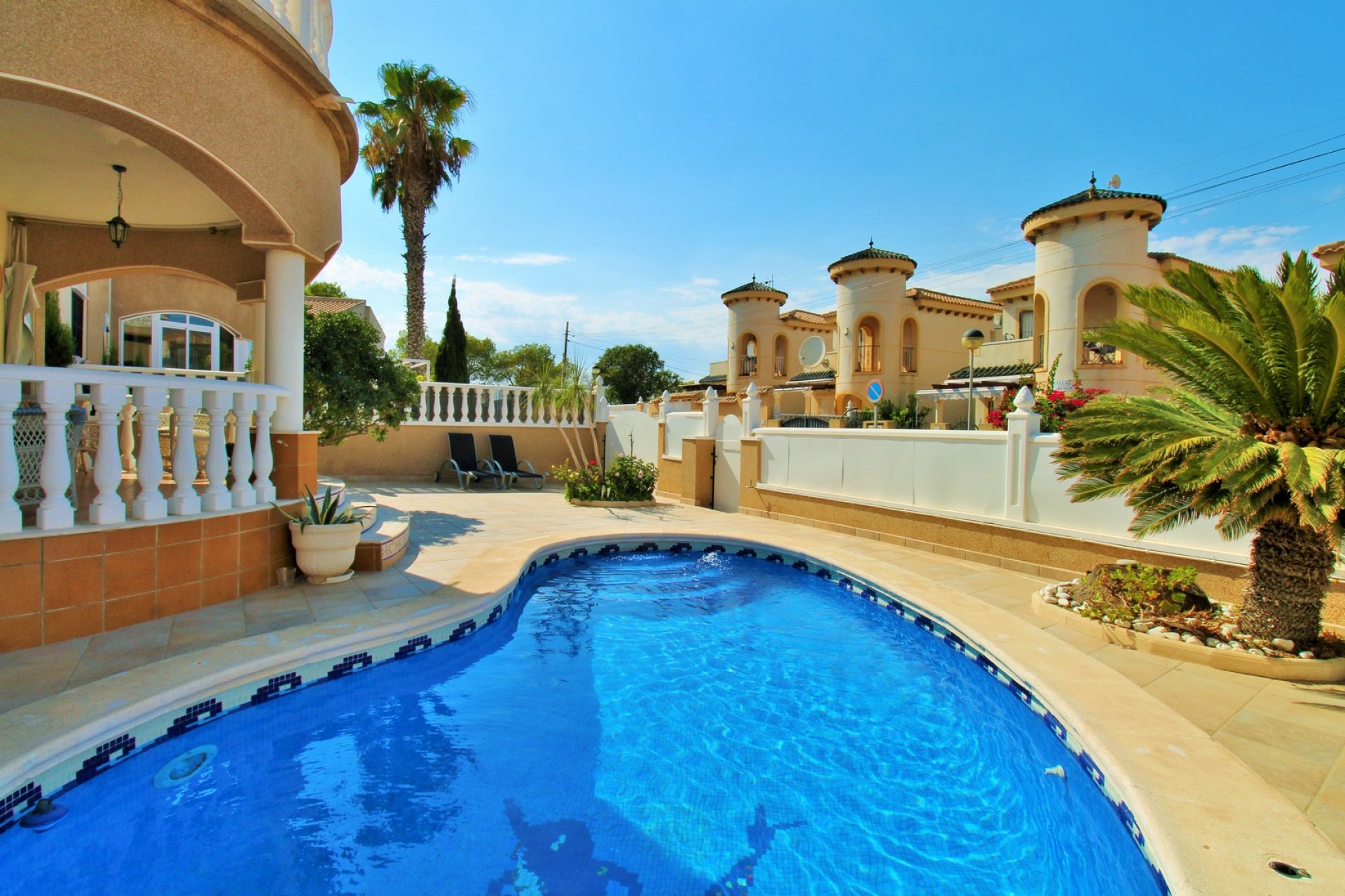 Resale - Villa / House - Orihuela Costa - Villamartín