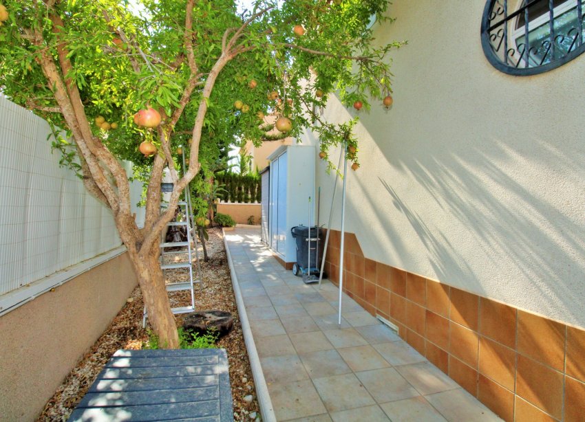 Resale - Villa / House - Orihuela Costa - Villamartín
